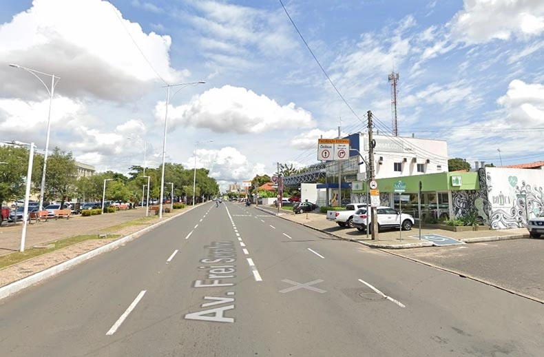 Faixa exclusiva de ônibus da Avenida Frei Serafim