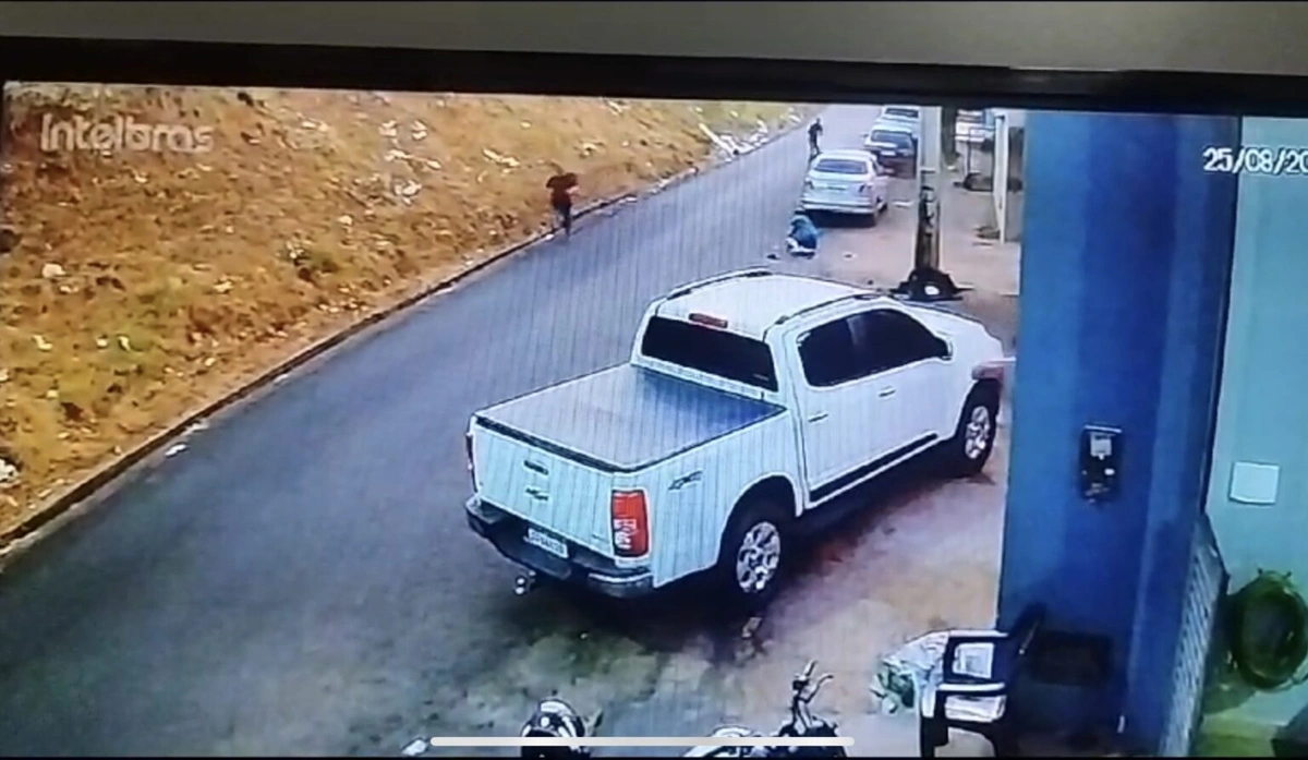 Imagens registradas por câmera de segurança do momento do homicídio