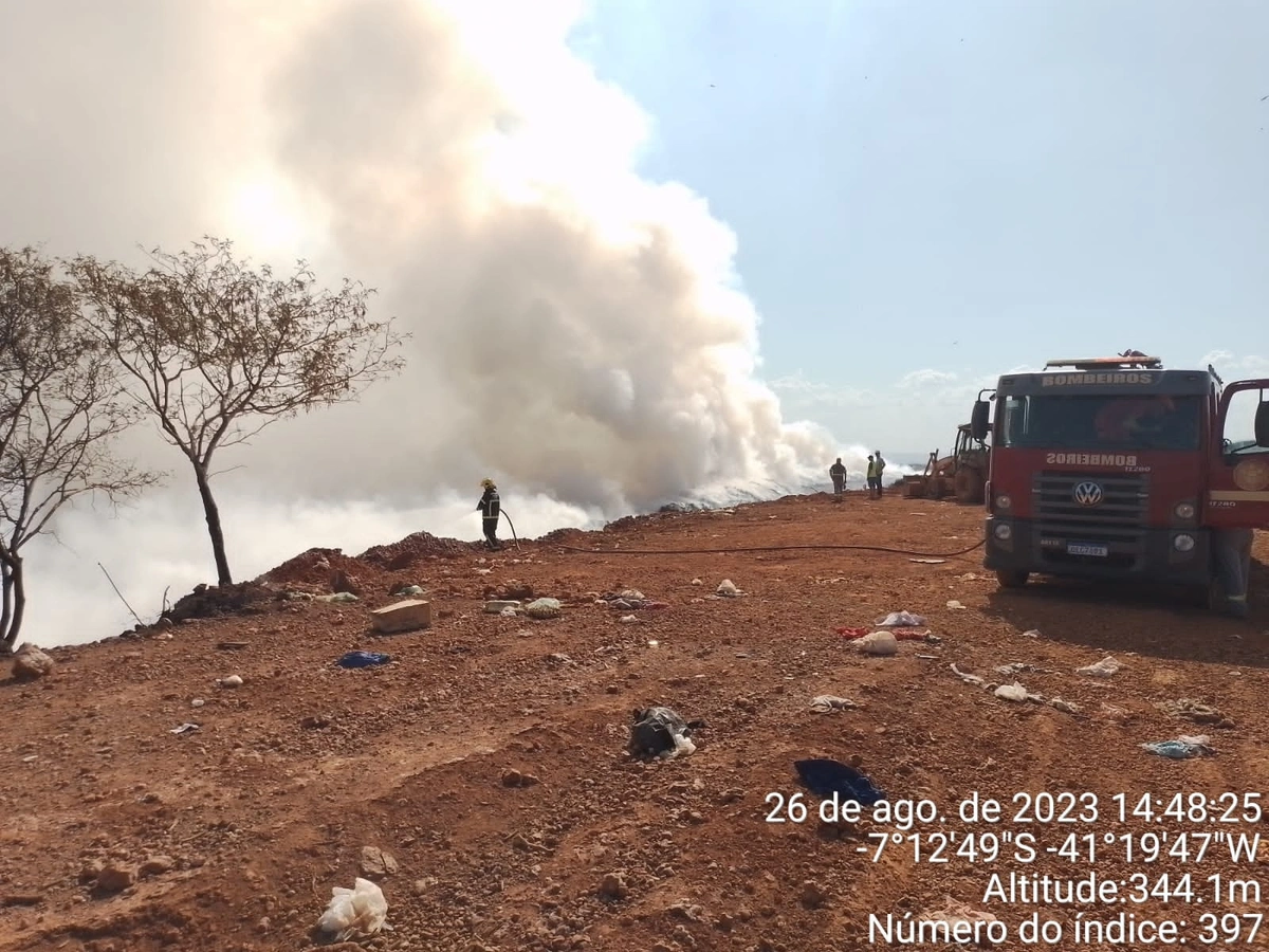 Incêndio de grandes proporções em Geminiano