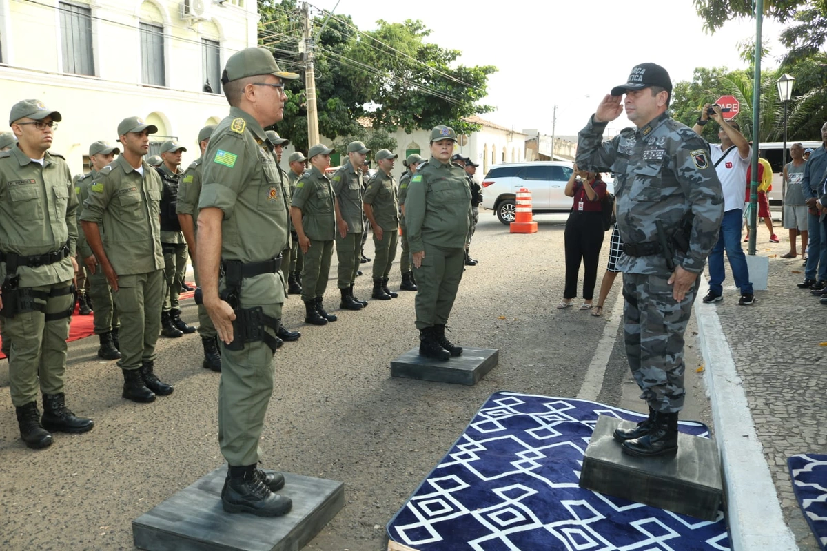 Passagem de comando e entrega de equipamentos