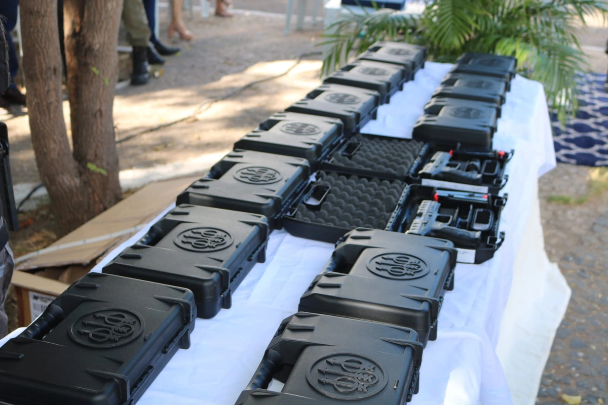 Passagem de comando e entrega de equipamentos