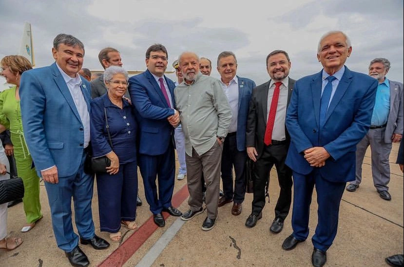 Políticos recebem Lula