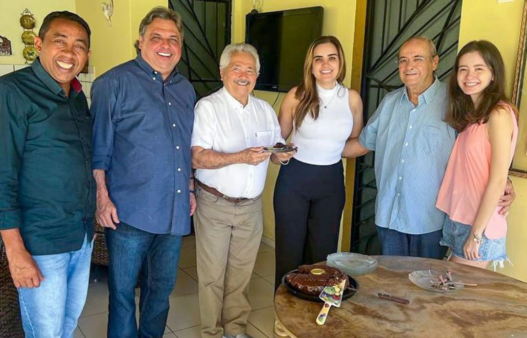 Progressistas comemoram 81 anos de Elmano Férrer.