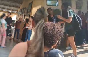 Alunos do campus Poeta Torquato Neto da UESPI após fiação pegar fogo (Foto: Reprodução/Rede Social)