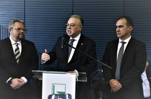Álvaro Nolleto, presidente da ZPE Piauí; deputado federal Florentino Neto; e Eduardo Neves, presidente da ZPE do Ceará. (Foto: Reprodução)