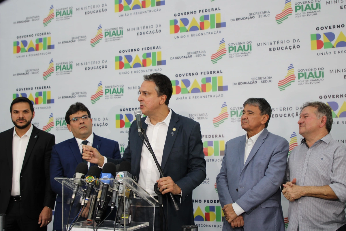 Ministro da Educação visita Teresina