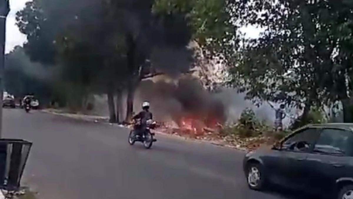 Moradores ateiam fogo em terreno na zona Norte de Teresina