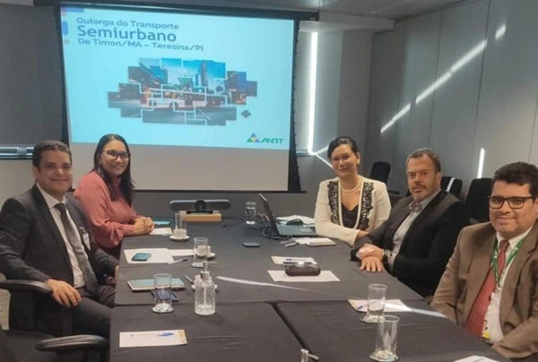 Prefeita Dinair em reunião