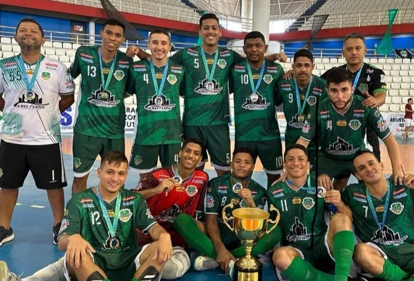 Técnico celebra ter Campo Largo "entre os melhores" e retorno do estado à elite