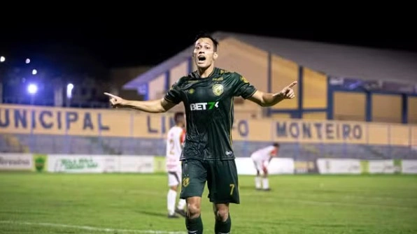 Altos vence 4 de Julho e abre vantagem na vice-liderança do grupo A do Piauiense