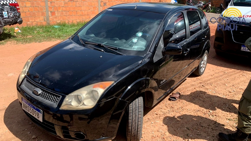 Dois homens são baleados dentro de um carro em Parnaíba