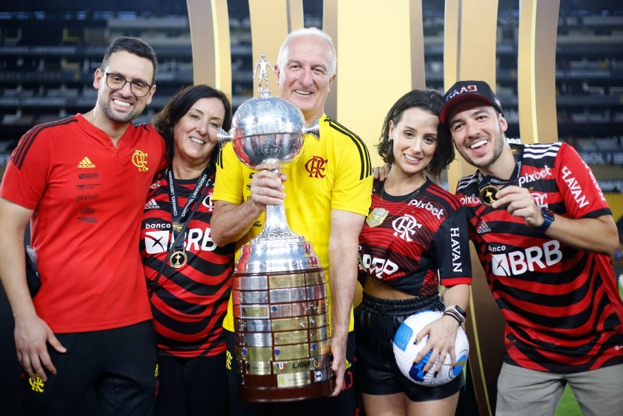 Dorival Júnior conquistou a Conmebol Libertadores em 2022 com o Flamengo