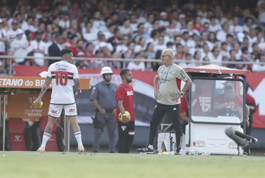 Dorival Júnior durante a final da Copa do Brasil de 2023 pelo São Paulo