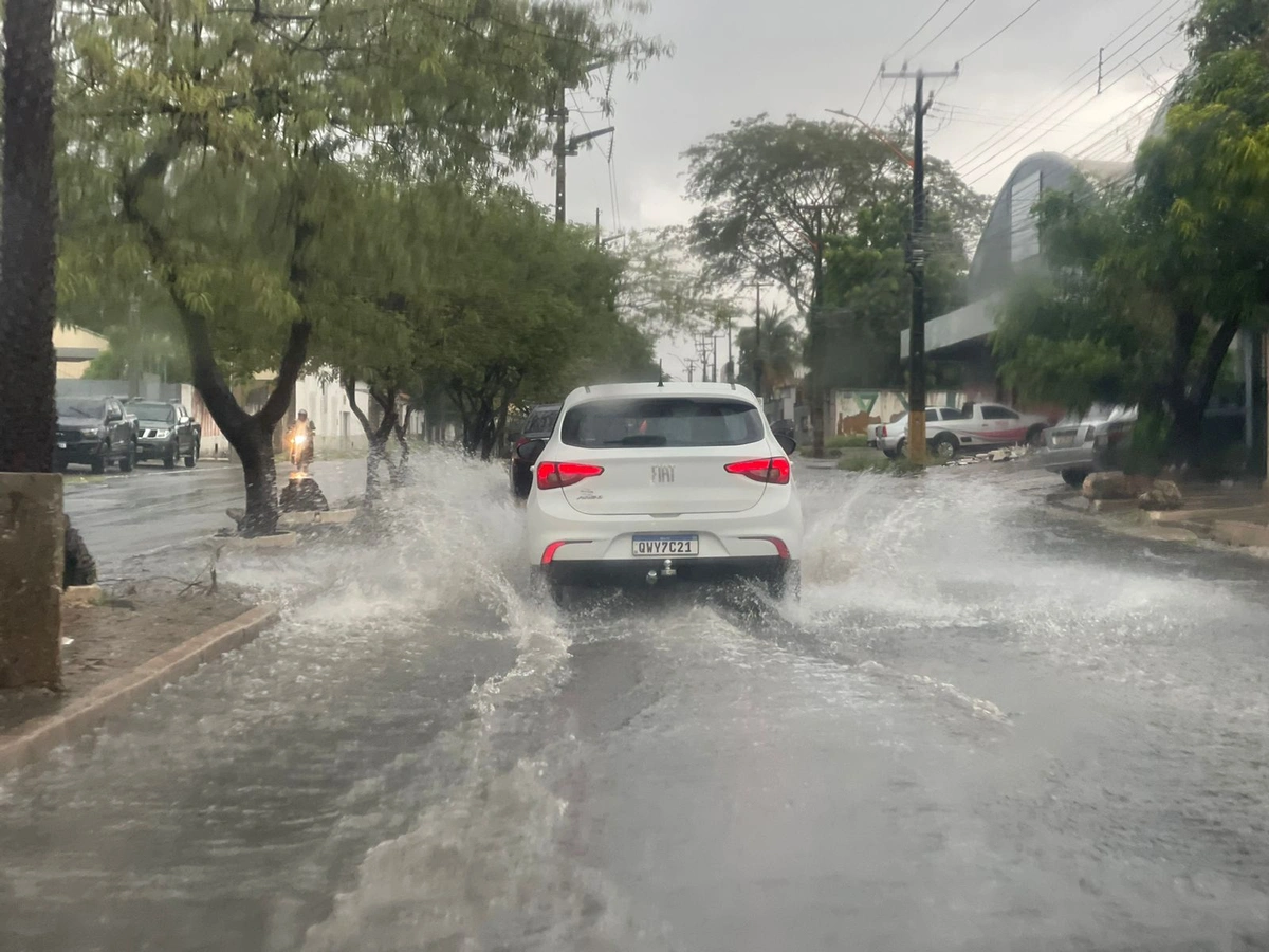 Forte chuva causa transtornos em Teresina. Avenida Pedro Freitas, zona Sul de Teresina.