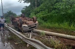Homem perde controle de veículo e morre após capotamento na BR-343 (Foto: Whatsapp)