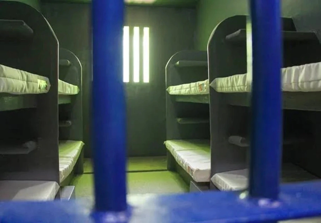 Interior de uma cela da cadeia pública de Altos