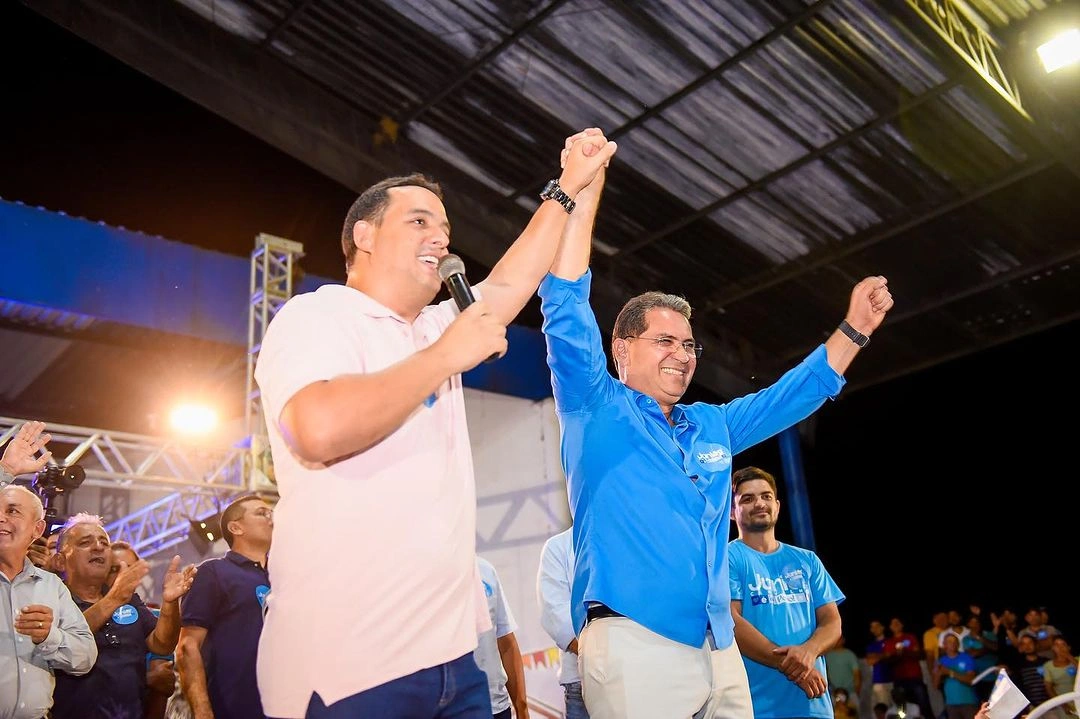 Prefeito desiste de reeleição e lança pré-candidato em Dermeval Lobão