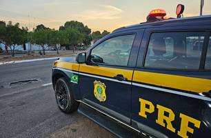 PRF apreende cerca de 10 mil peças de confecções sem documentação fiscal (Foto: Divulgação)