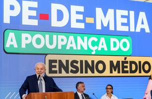 Programa Pé-de-Meia dará R$ 2 mil por ano a alunos de baixa renda do ensino médio (Foto: Jose Cruz/Agência Brasil)