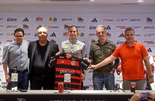 Apresentação de Filipe Luís no Flamengo (Foto: Marcelo Cortes / CRF)