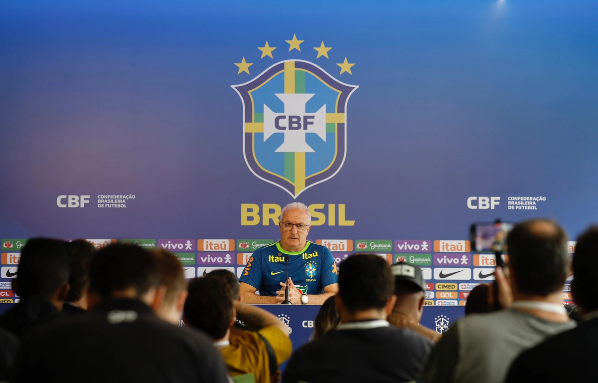 Dorival Júnior participa da entrevisa coletiva em São Paulo
