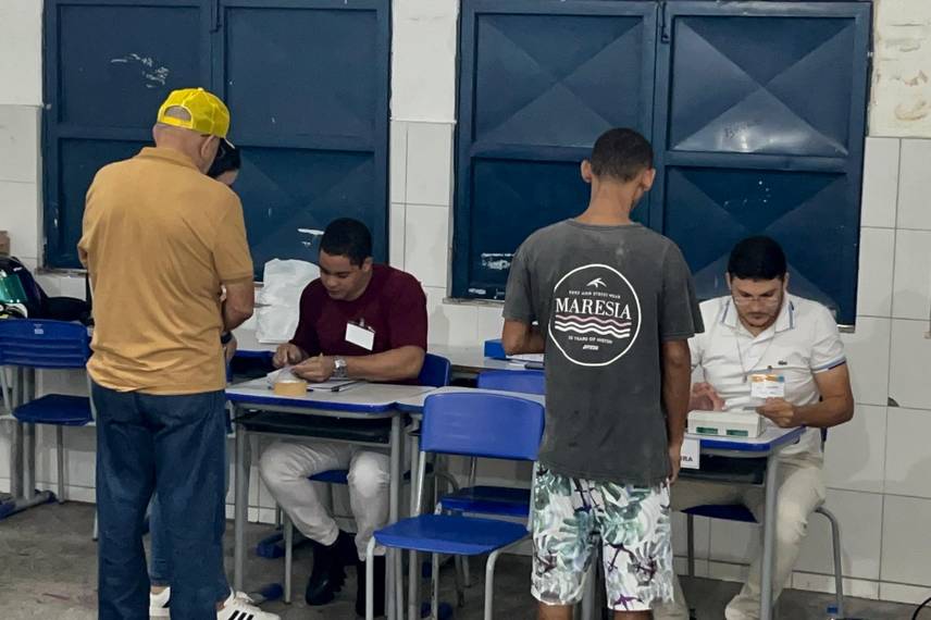 Dr. Pessoa vota na zona Sul de Teresina Dr. Pessoa vota na zona Sul de Teresina