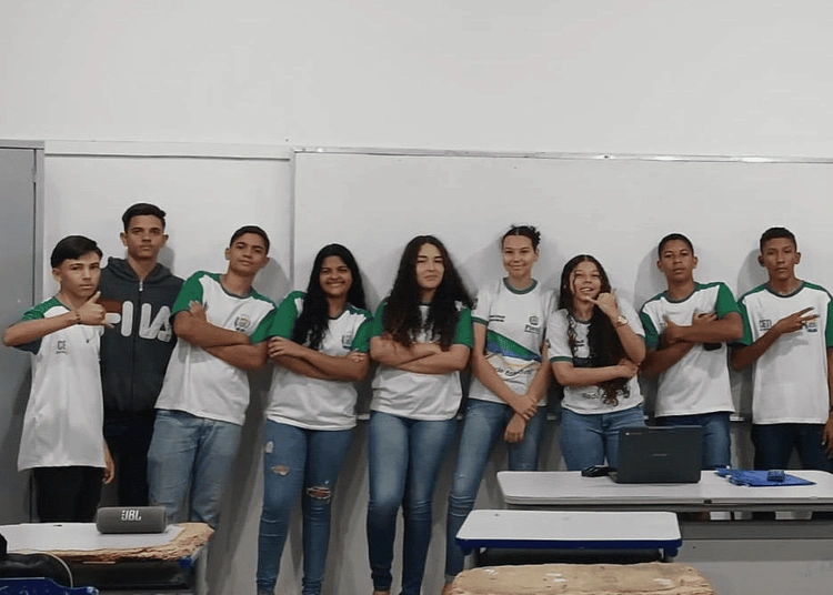 Estudantes de Palmeira do Piauí desenvolvem site que beneficia comunidade escolar