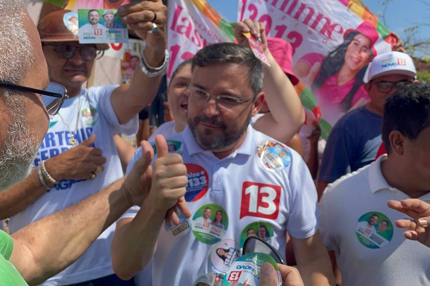 Fábio Novo lidera grande caminhada na reta final da campanha na zona Leste Fábio Novo lidera grande caminhada na reta final da campanha na zona Leste