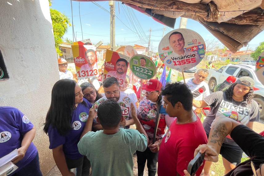 Fábio Novo lidera grande caminhada na reta final da campanha na zona Leste Fábio Novo lidera grande caminhada na reta final da campanha na zona Leste