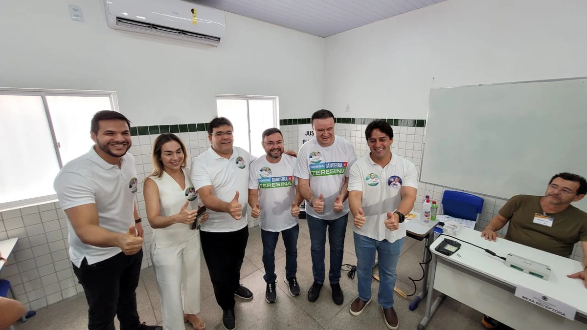 Fábio Novo vota ao lado de Rafael Fonteles e comitiva