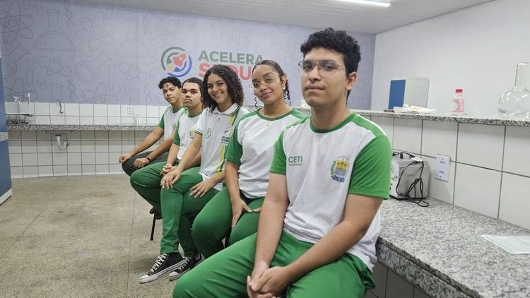 Floriano: professor e alunos criam repelente natural contra mosquito da dengue