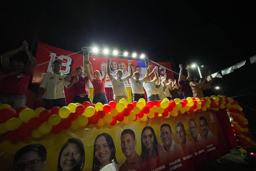 Gilson e Lanussa reúnem multidão durante comício em Pedro Laurentino Gilson e Lanussa reúnem multidão durante comício em Pedro Laurentino