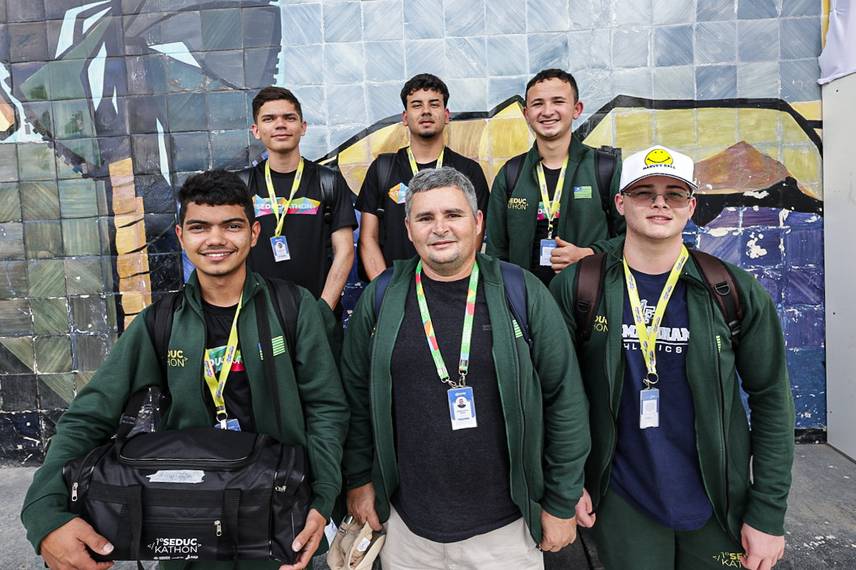 Jovens compartilham experiências transformadoras após um mês de imersão tecnológica