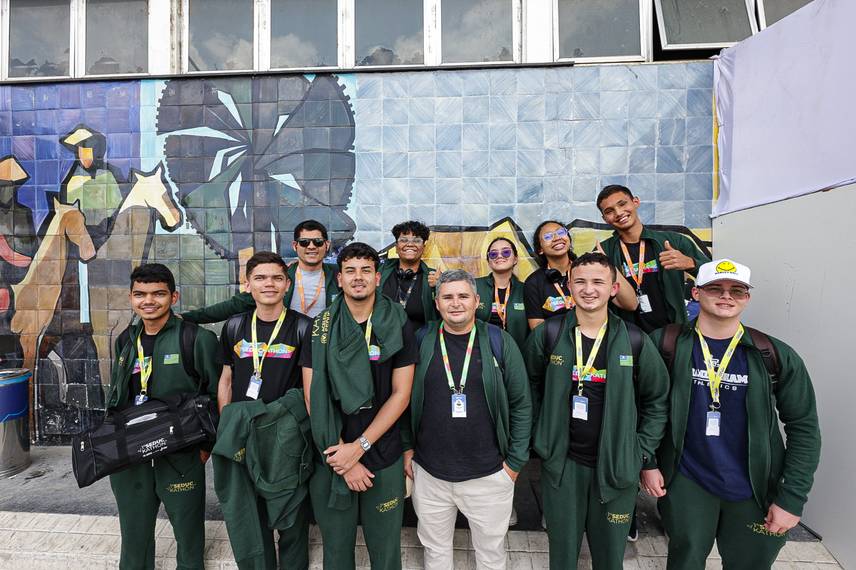 Jovens compartilham experiências transformadoras após um mês de imersão tecnológica