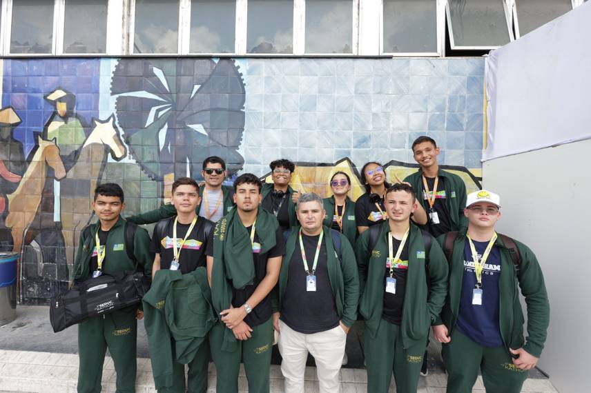 Jovens compartilham experiências transformadoras após um mês de imersão tecnológica