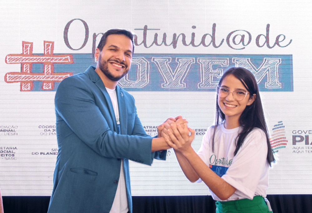 Mais de 3 mil estudantes piauienses recebem bolsas do Oportunidade Jovem via PIX