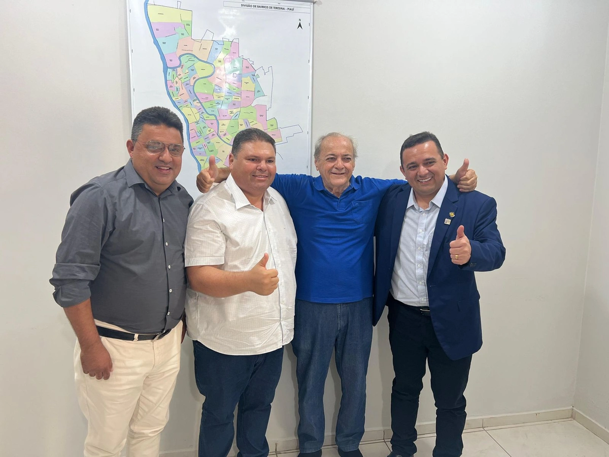 O prefeito eleito de Teresina Silvio Mendes recebe Admaelton Bezerra
