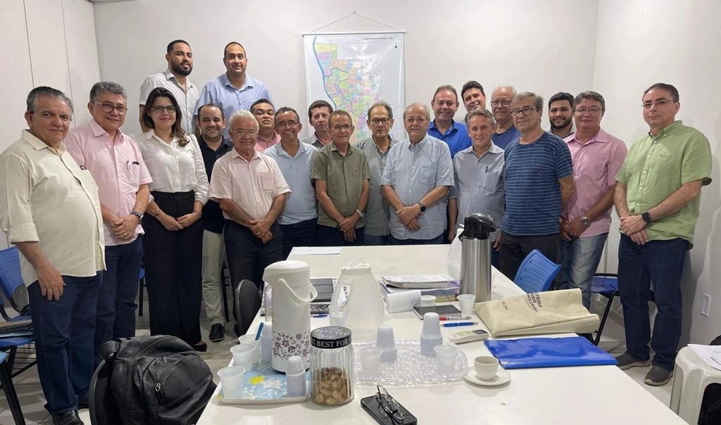 Silvio Mendes realiza 1ª reunião com equipe de transição em Teresina