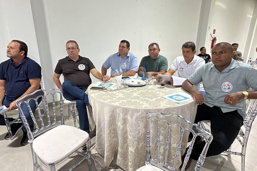 Admaelton Bezerra realiza encontro com prefeitos para discutir eleições da APPM Admaelton Bezerra realiza encontro com prefeitos para discutir eleições da APPM