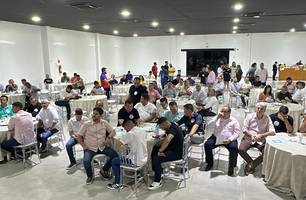 Admaelton Bezerra realiza encontro com prefeitos para discutir eleições da APPM (Foto: Conecta Piauí)