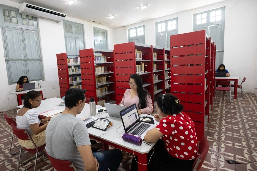 Biblioteca Estadual oferece salas climatizadas e internet para concurseiros