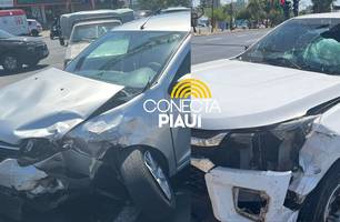Colisão entre dois carros provoca congestionamento na Av. João XXIII em Teresina (Foto: Gabriel Prado/Conecta Piauí)
