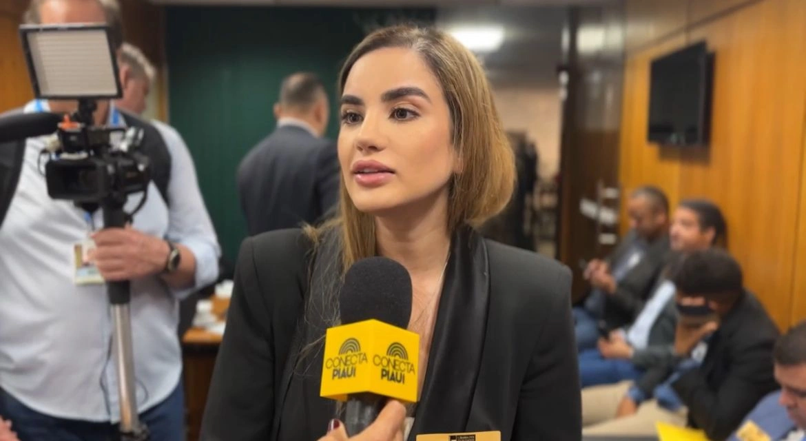 Deputada Bárbara salva criança de afogamento e alerta sobre cuidado infantil