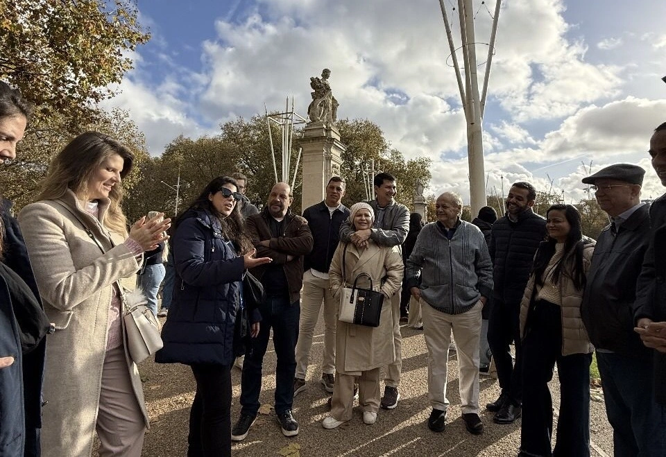 Durante a programação, Silvio e os demais integrantes da comitiva conhecem programas de sucesso implementados em Londres