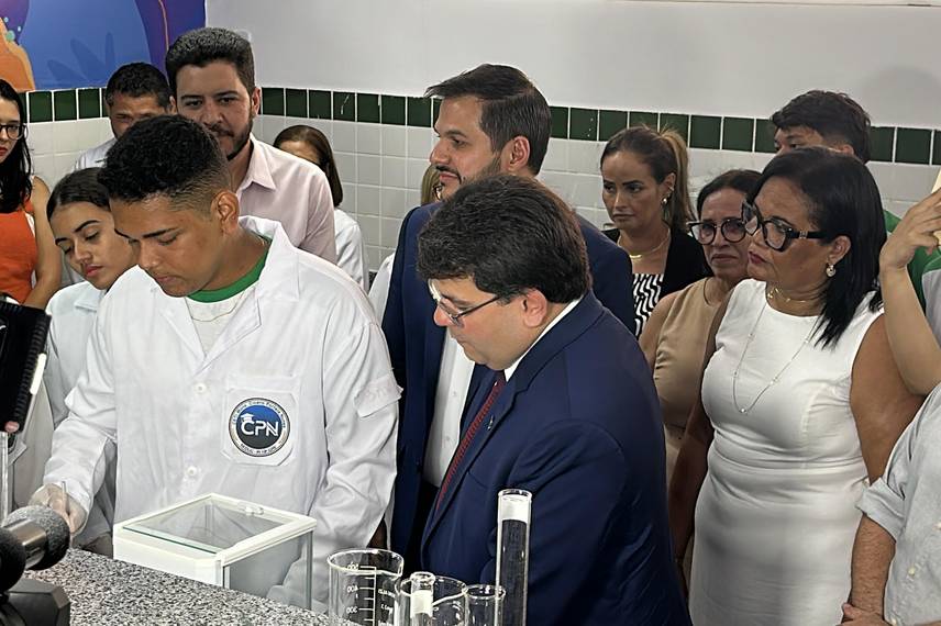 Governador inaugura reforma e modernização de escola na zona Sul de Teresina Governador inaugura reforma e modernização de escola na zona Sul de Teresina