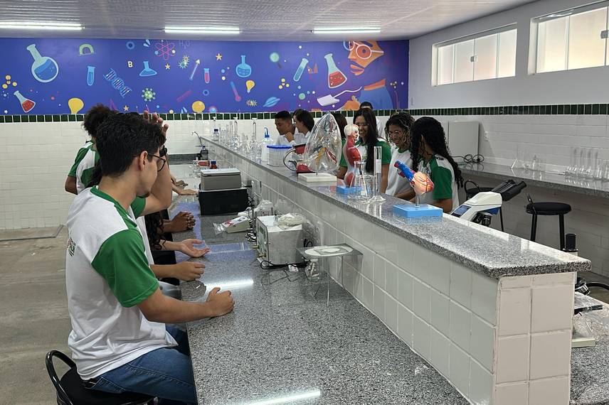 Governador inaugura reforma e modernização de escola na zona Sul de Teresina Governador inaugura reforma e modernização de escola na zona Sul de Teresina