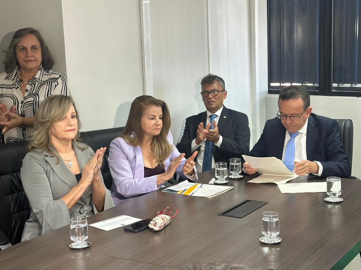 Juíza Valdênia Moura Marques de Sá toma posse como magistrada substituta no TRE-PI