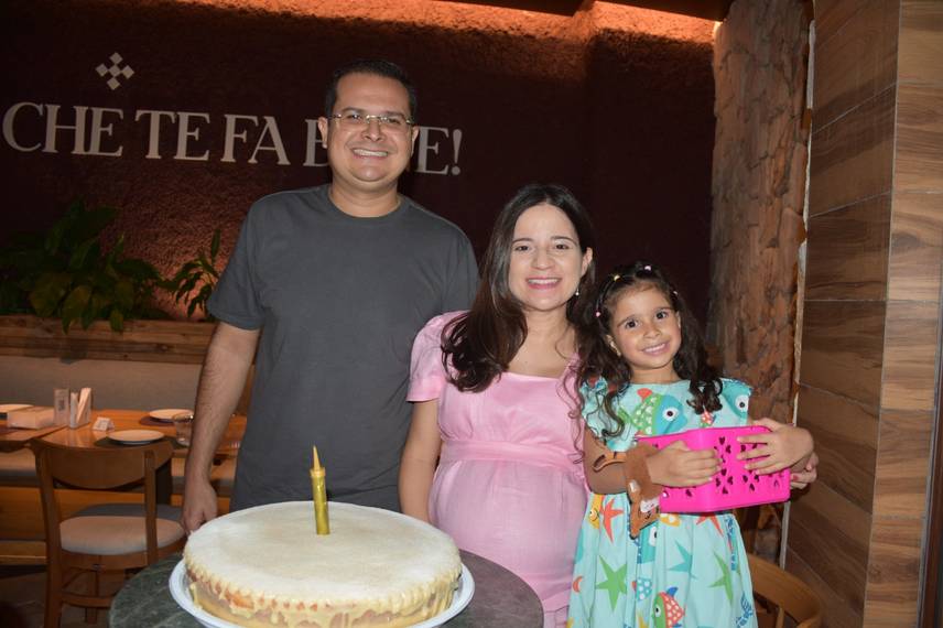 Médica Sariane Ribeiro celebra 40 anos ao lado da família em Teresina Médica Sariane Ribeiro celebra 40 anos ao lado da família em Teresina