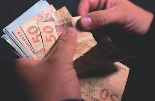 Oito em cada dez teresinenses devem usar 13º para sair do endividamento (Foto: Marcello Casal Jr/Agência Brasil)