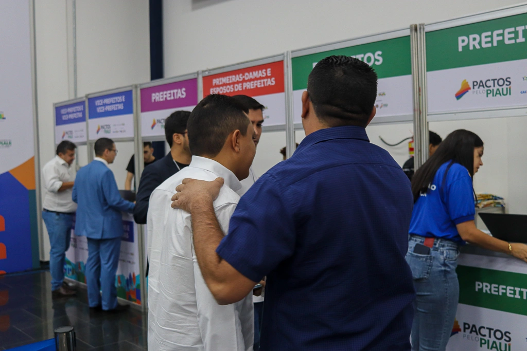 Pactos pelo Piauí reúne mais de 210 prefeitos eleitos e reeleitos em Teresina